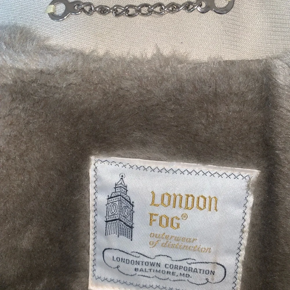 Elegant Gray Coat with Faux Fur Collar - Picture 7 of 7